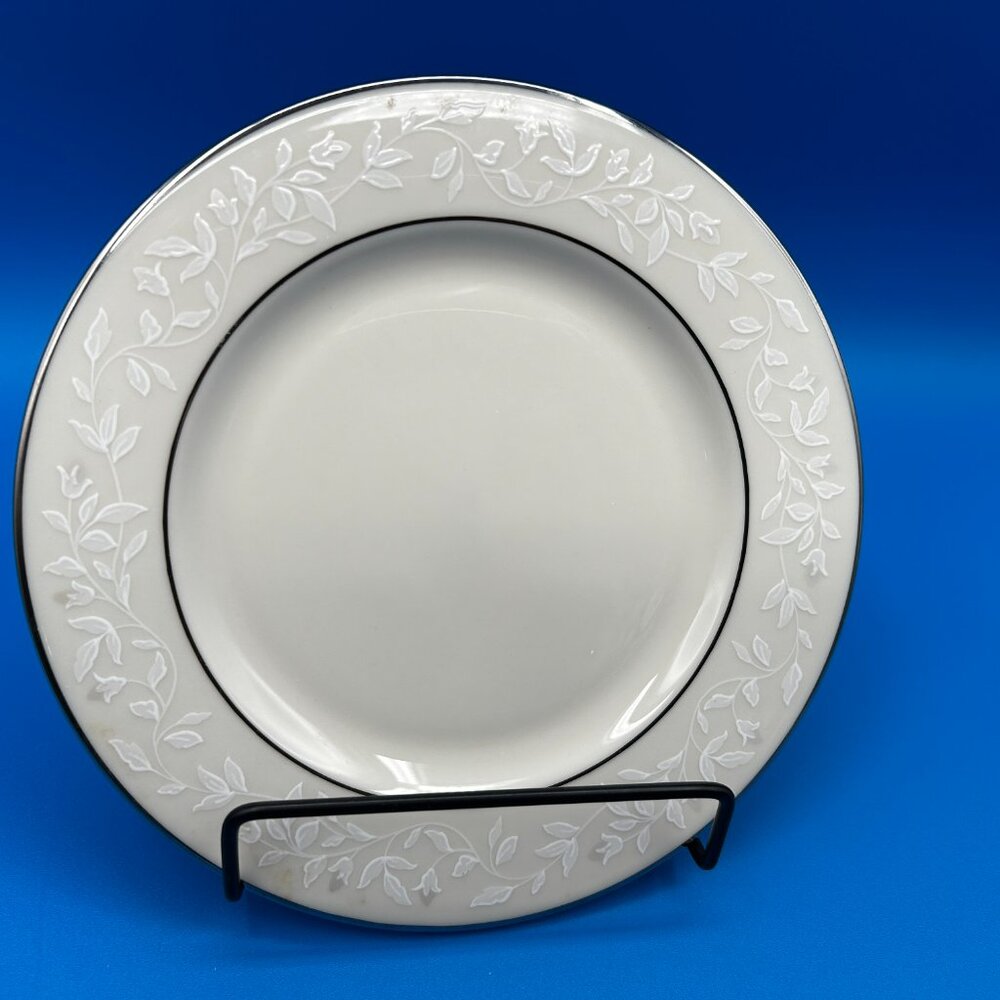 Lenox Ambassador Collection Linen Rose Bread and Butter Plates, 6 inch, Set of 7 - Picture 12 of 16